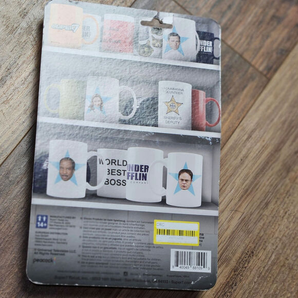 The Office ReAction Figures Wave 2 Pam Beesly (Dundie ) - Picture 6 of 6